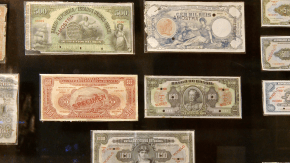 ... que também abriga dinheiro e honrarias